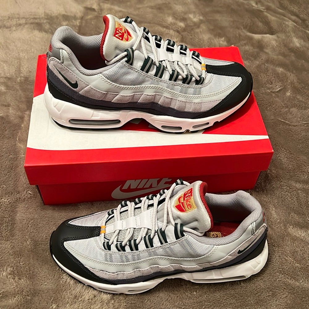 New mens size 10.5 Limited Edition Nike Air Max 95. NO BOX